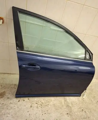 Toyota Avensis T250 Front door 