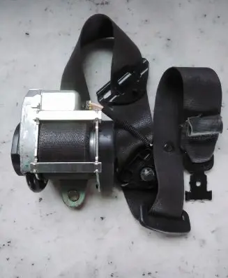Opel Astra J Front seatbelt 617023500