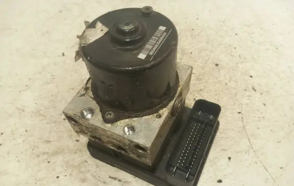 Ford Focus ABS Pump 10096001273 7TU9C19D48 28560004033