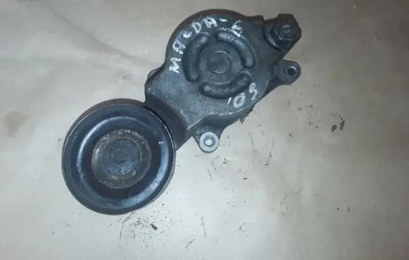 Mazda 6 Generator/alternator belt tensioner R2AA15980