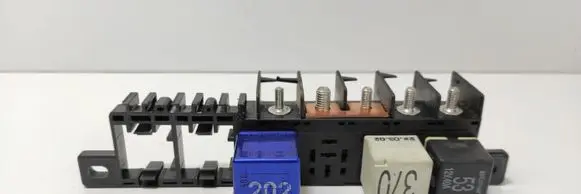 Volkswagen PASSAT B5.5 Fuse module 8L0941822A