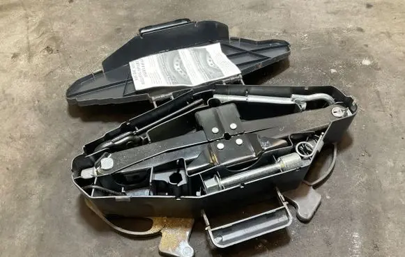 Renault Trafic III (X82) Tool set 