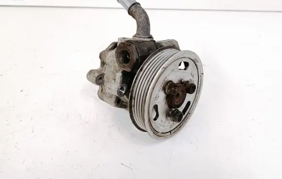 Volkswagen Jetta VI Power steering pump 5C0422152G 07K145255