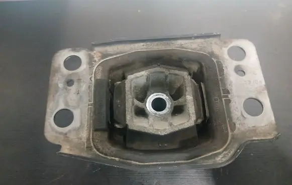 Volvo V70 Engine mount bracket 30680700 6G917M121AD