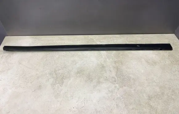 Volkswagen PASSAT B6 Front door trim (molding) 3C0854939