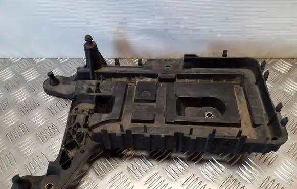 Skoda Yeti (5L) Battery tray 1K0915333