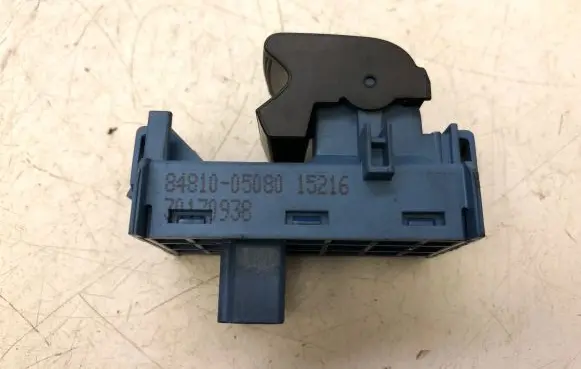 Toyota Avensis T270 Electric window control switch 8481005080