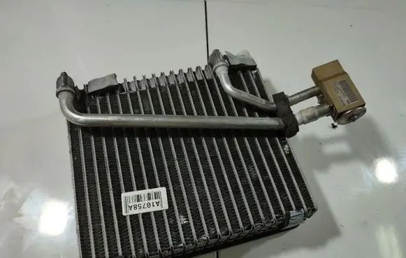 A/C cooling radiator (condenser)