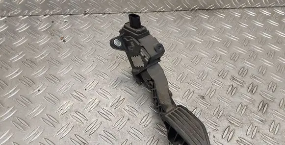 Toyota Yaris Accelerator throttle pedal 781100D110