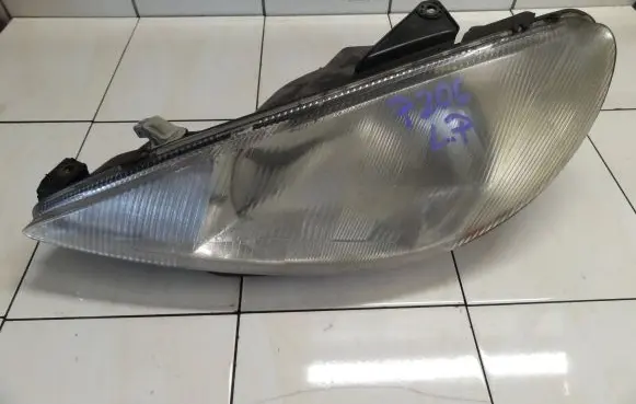 Peugeot 206 Headlight/headlamp 9640559580