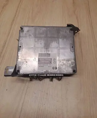 Toyota Avensis T250 Engine control unit/module 8966105690 MB1758006326 1758006326