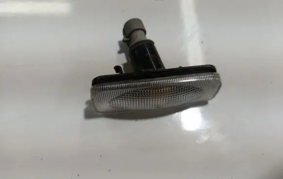 Opel Omega B2 Front fender indicator light GM09231167
