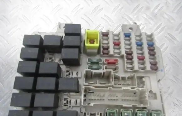 Mitsubishi Colt Fuse box set mn108319 1571oa