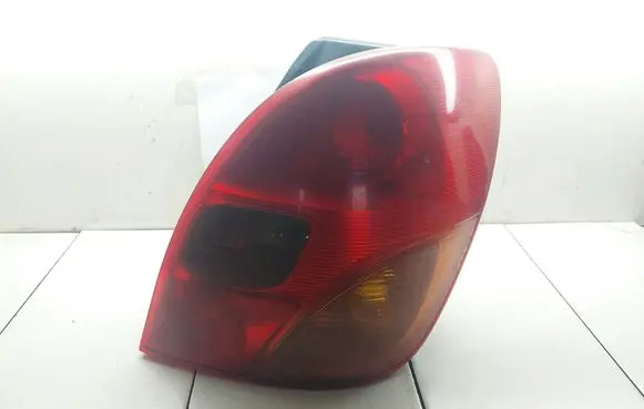 Toyota Corolla Verso E121 Rear/tail lights 9824E4