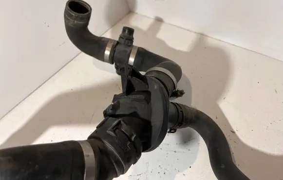 Thermostat/thermostat housing