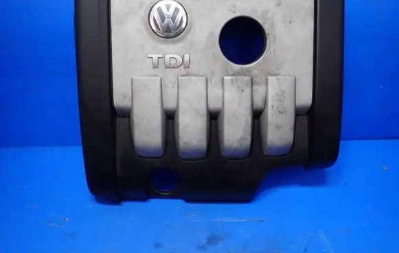 Volkswagen Golf V Engine cover (trim) 03G103925AE