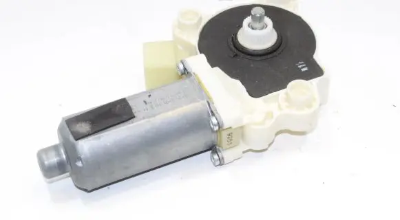 Mercedes-Benz CLK A209 C209 Front door window regulator motor A2308201042 0130821921