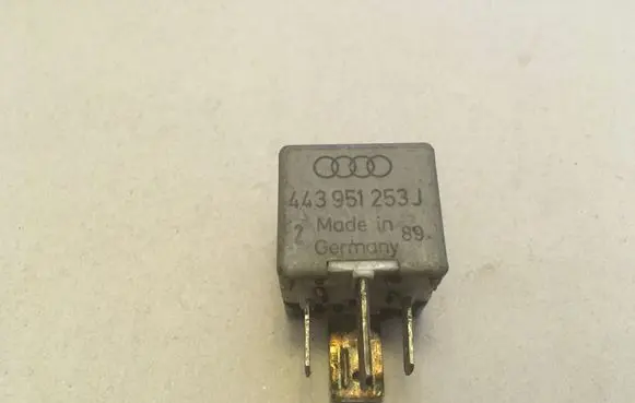 Audi A4 S4 B5 8D Other relay 443951253J