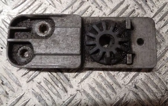 Chevrolet Cruze Radiator mount bracket 