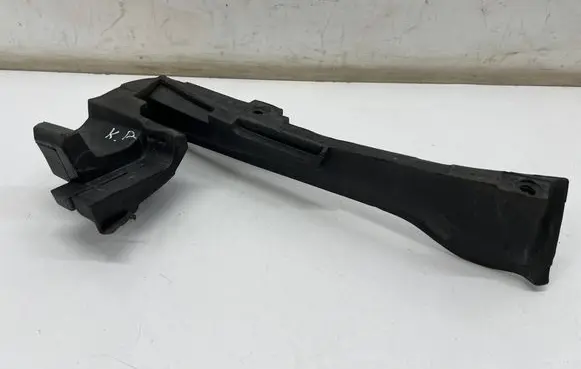 Porsche Macan (95B) Other engine bay part 95B823731A