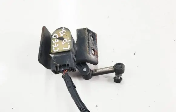 Headlight/headlamp level sensor