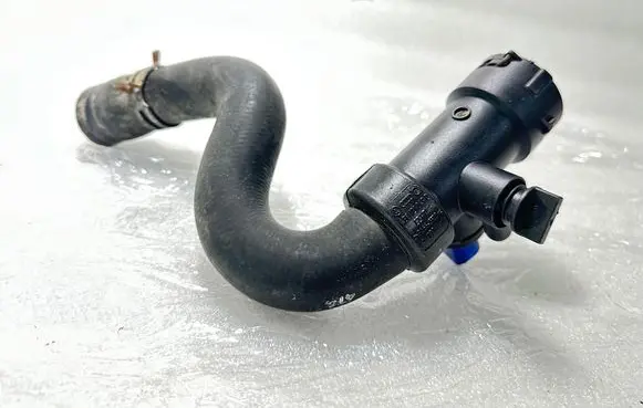 Audi A6 S6 C5 4B Engine coolant pipe/hose 4B0121049D