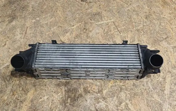 BMW 5 F10 F11 Intercooler radiator 7618768
