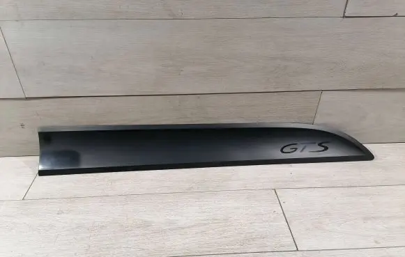 Porsche Macan (95B) Front door trim (molding) 95B837890J