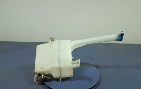 Windshield washer fluid reservoir/tank