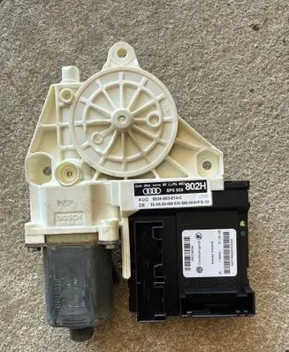 Audi A3 S3 8P Front door window regulator motor 8P0959802H S006060014C