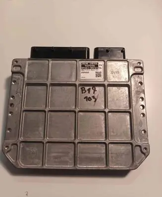 Toyota Avensis T270 Engine control unit/module 8966105F21 MB2759008620