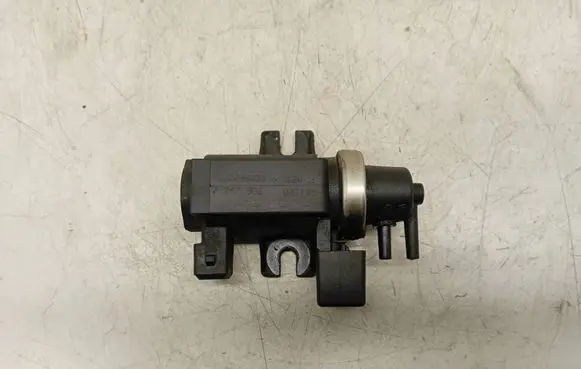 BMW 5 E60 E61 Turbo solenoid valve 72279600 03T195 2247906