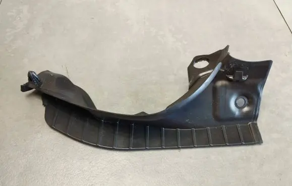 Audi A3 8Y Fender mounting bracket 8Y0805233