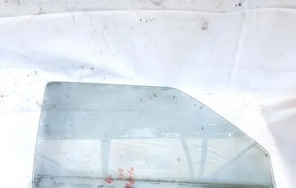 Nissan Micra Front door window glass four-door