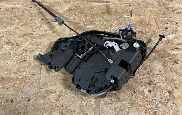 Volvo V50 Rear door lock 30699112 985917102