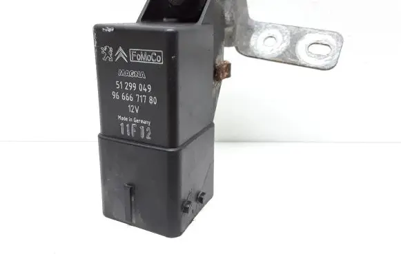 Volvo C30 Glow plug pre-heat relay 51299049 9666671780