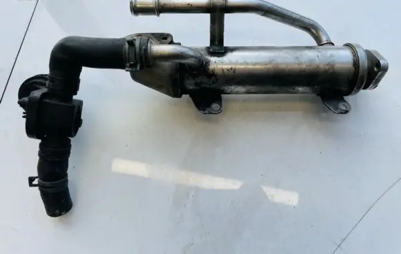 Volkswagen Transporter - Caravelle T4 EGR valve cooler 701819809c