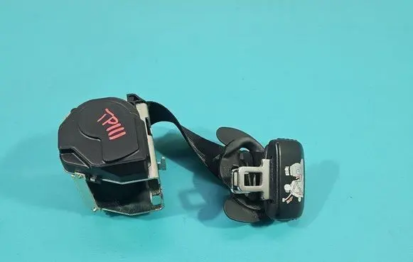 Rear seatbelt