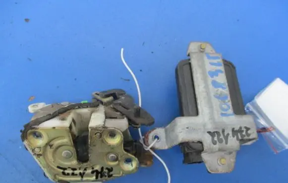 Mitsubishi Space Wagon Rear door lock