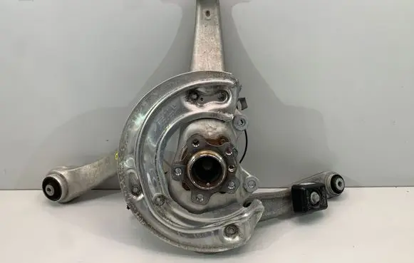 BMW 7 G70 Front wheel hub spindle knuckle 6898321