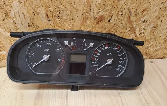 Renault Laguna II Speedometer (instrument cluster) 8200328449 6W6YHP73 501018880086