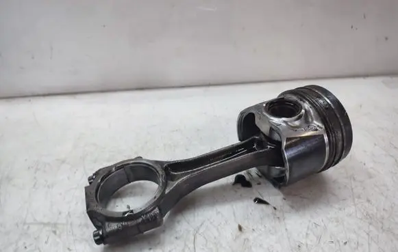 Volkswagen Touareg I Piston with connecting rod
