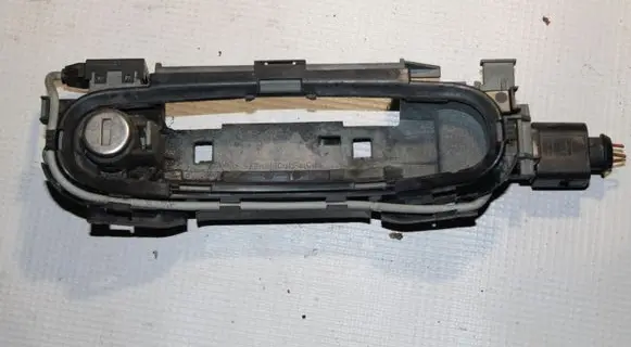 Audi A8 S8 D2 4D Front door lock 8l483706477