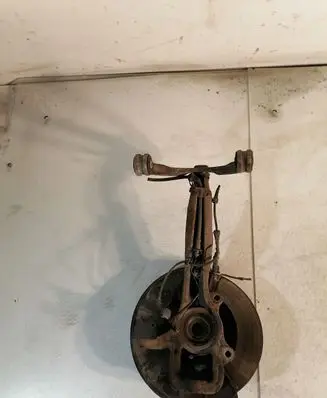 Audi Q7 4L Front wheel hub spindle knuckle 7L0407047