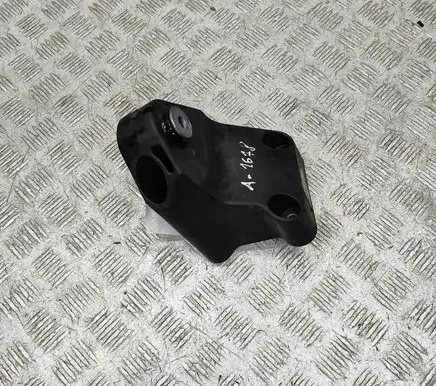 Engine mounting bracket