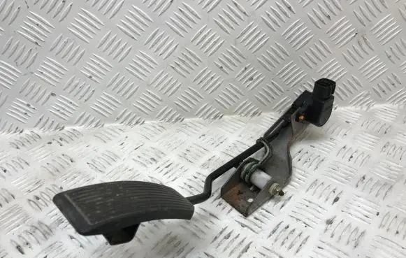 Nissan X-Trail T30 Accelerator throttle pedal 18919AM810