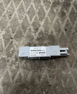 Volvo V70 Airbag deployment crash/impact sensor 9452777 002046 110401