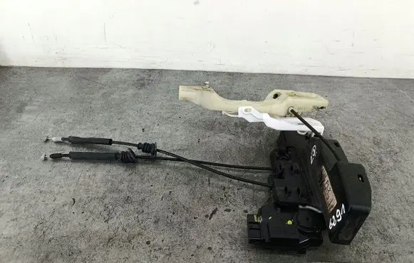 KIA Carens I Front door lock 813101D010