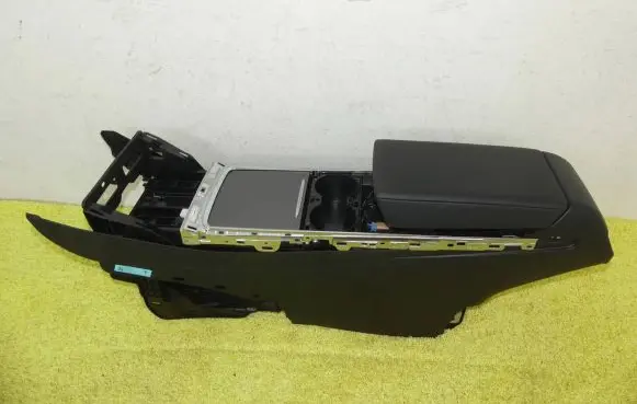 Tesla Model Y Armrest 1755501-62-c