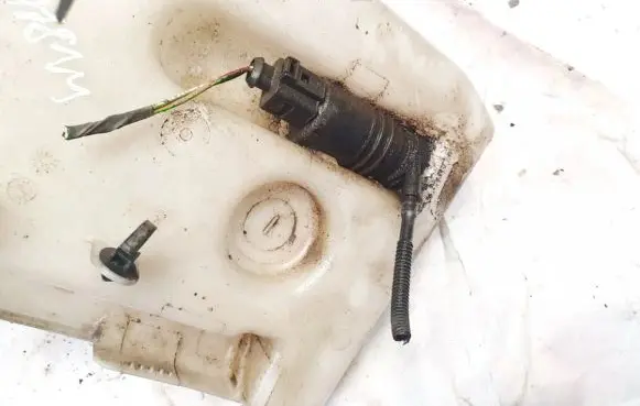 Skoda Octavia Mk2 (1Z) Windscreen/windshield washer pump